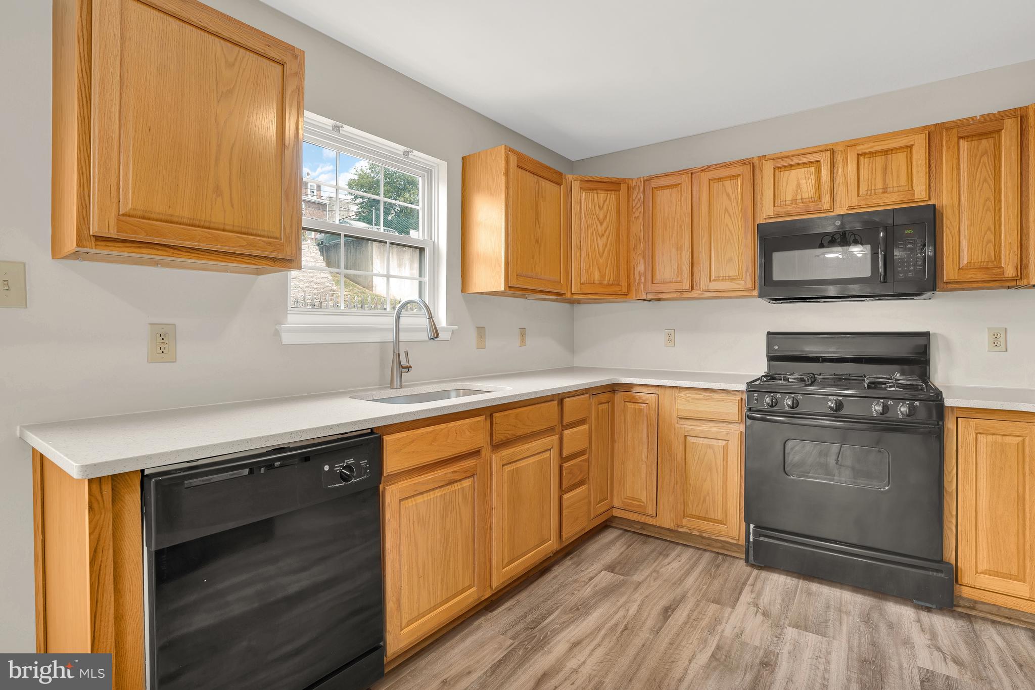 COLONIAL - Residential