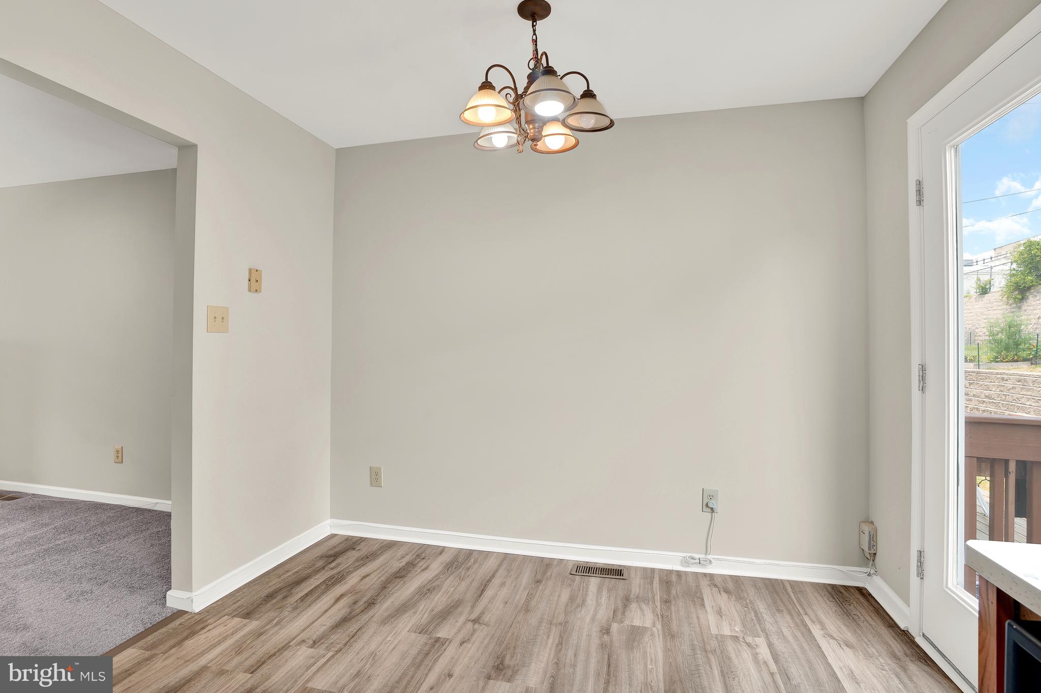 COLONIAL - Residential