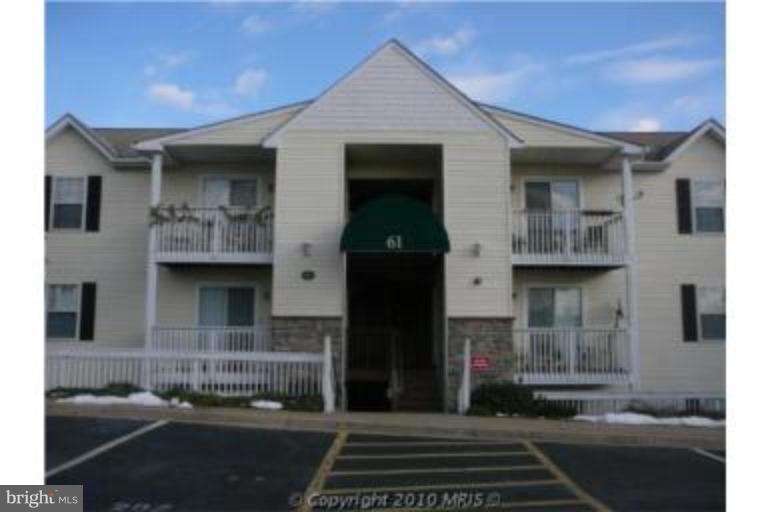 Nice ground level condo which features 3 bedrooms and 2.5 baths. This unique unit is only steps away from the tot lot and just up the hill from the swimming pool. Enjoy the nice view from the living room. Fresh paint and new carpet to be completed. Stacked washer and dryer. Kitchen features stainless steel appliances. Close to Quantico, shopping, hospityal and VRE and I-95. Application fee must be bumitted with application. Once approved security deposit is required within 3 days. Updated photos coming soon!