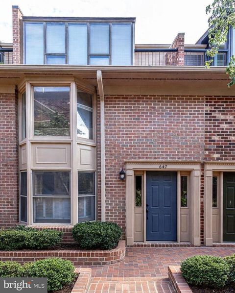 Photo of 647 N Tazewell Street, ARLINGTON, VA 22203 (MLS # VAAR2070820)