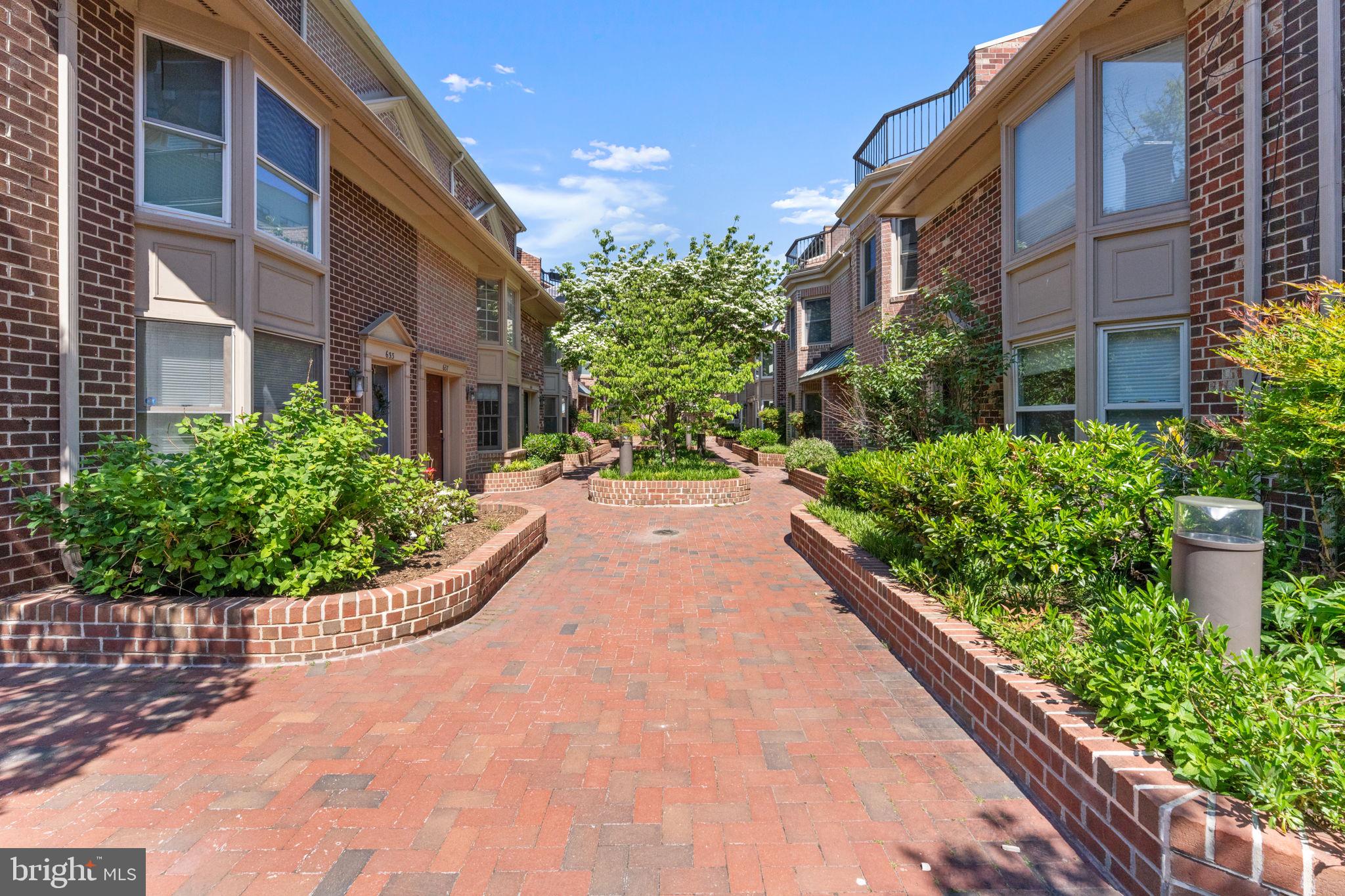 TOWNES OF BALLSTON - Residential