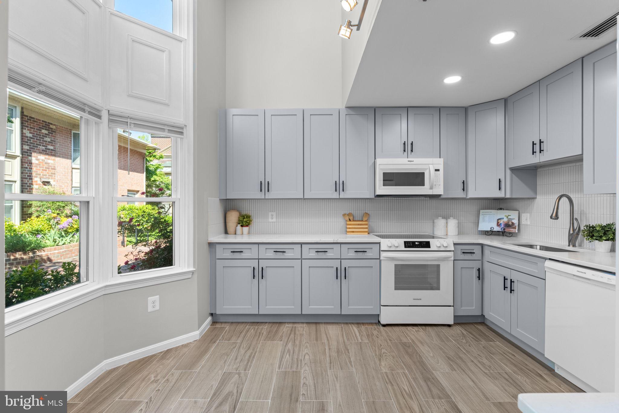 TOWNES OF BALLSTON - Residential