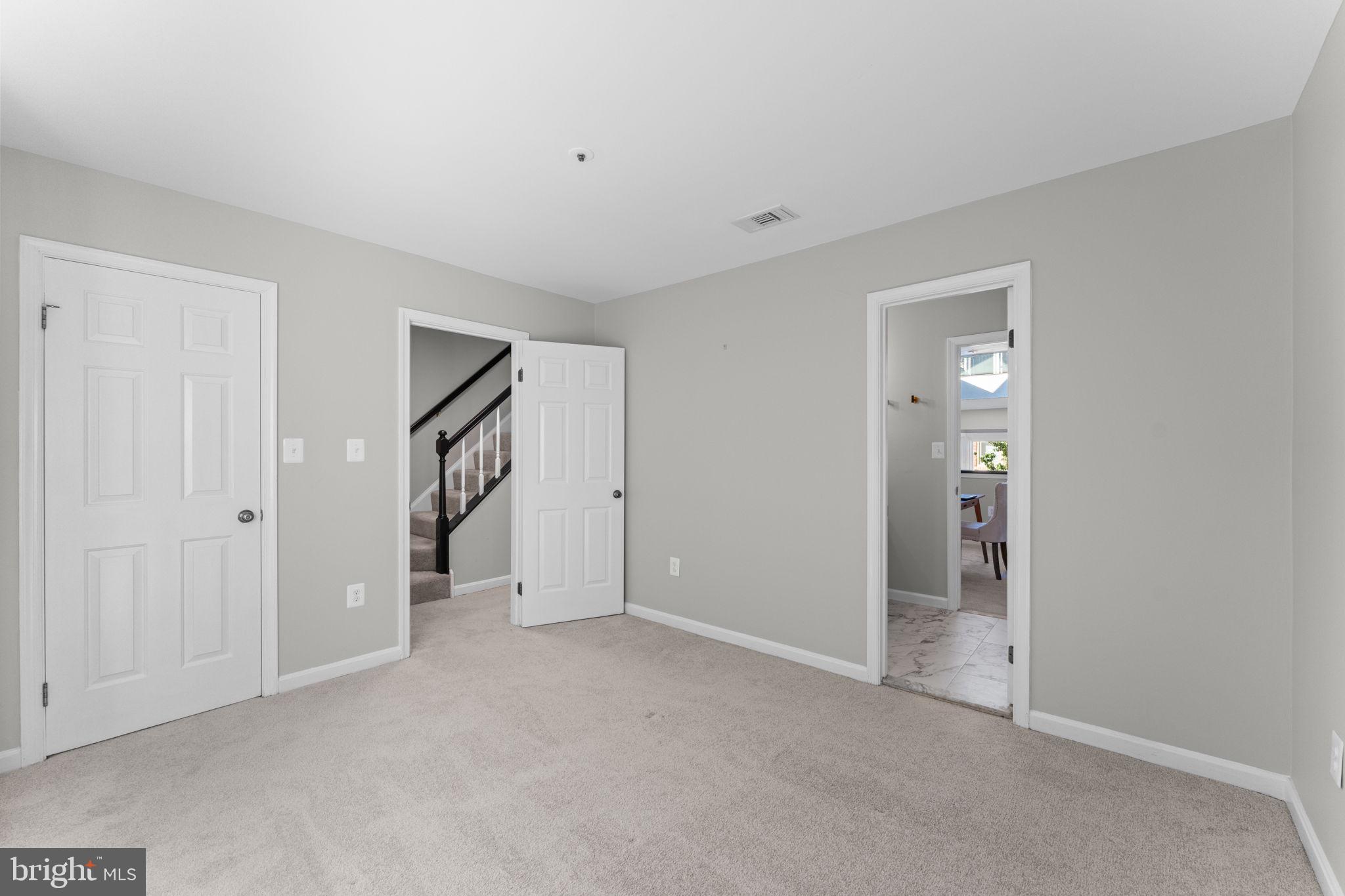 TOWNES OF BALLSTON - Residential