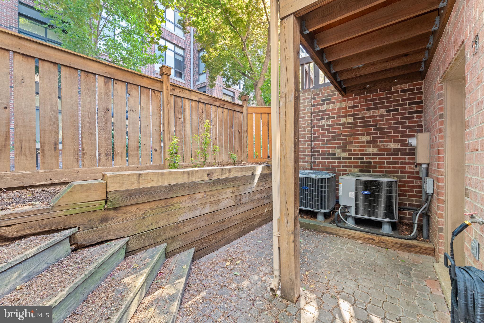 TOWNES OF BALLSTON - Residential