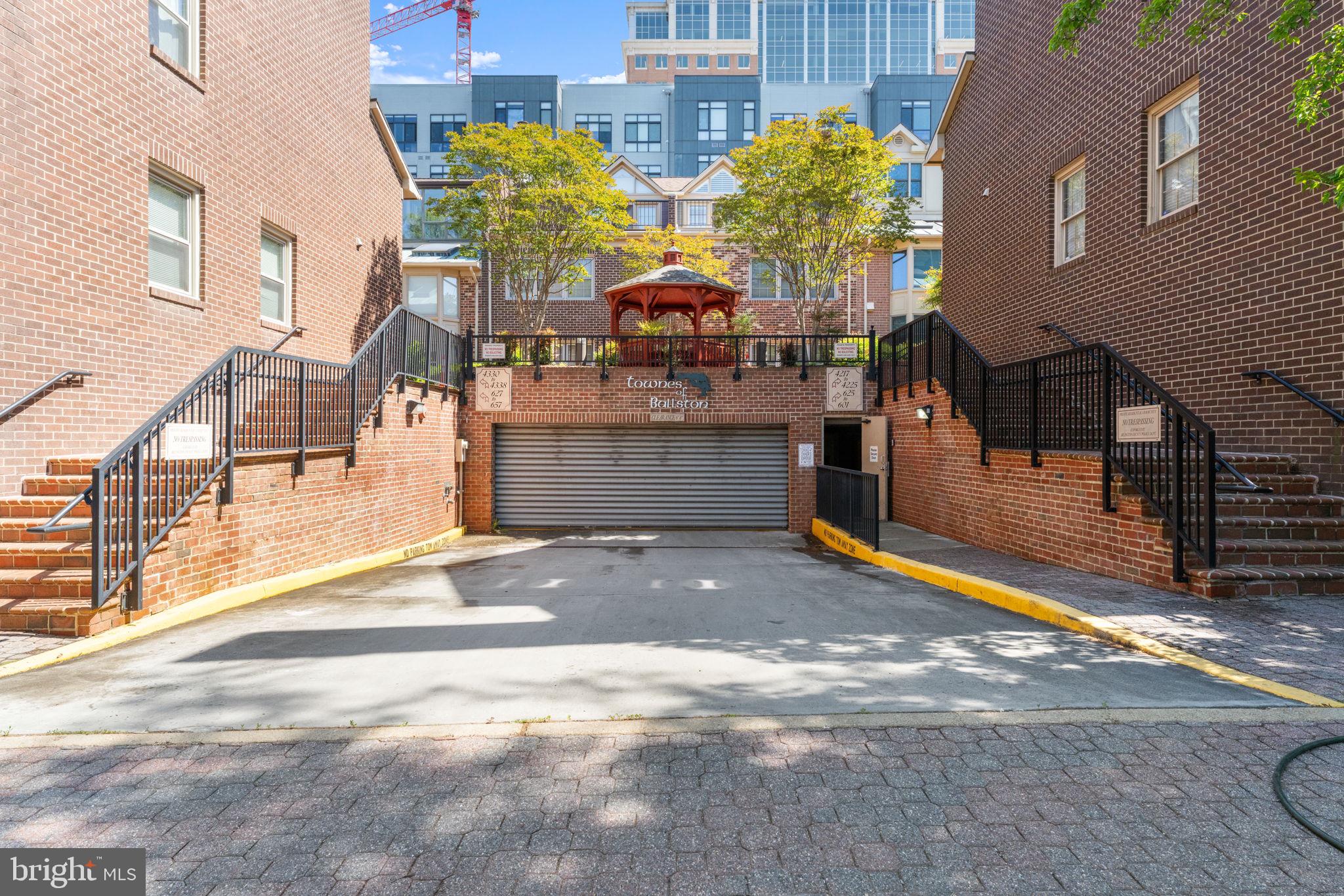 TOWNES OF BALLSTON - Residential