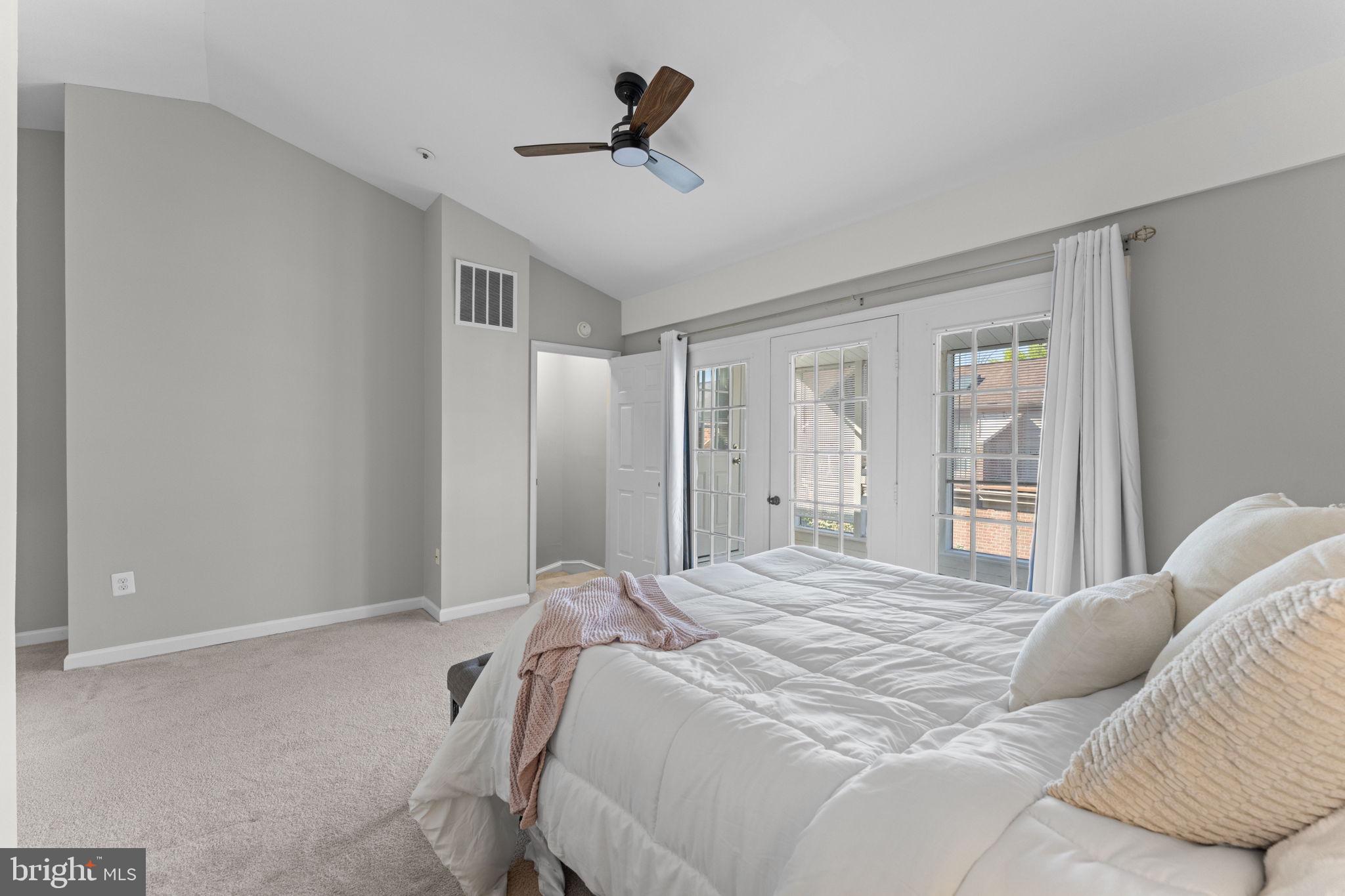 TOWNES OF BALLSTON - Residential