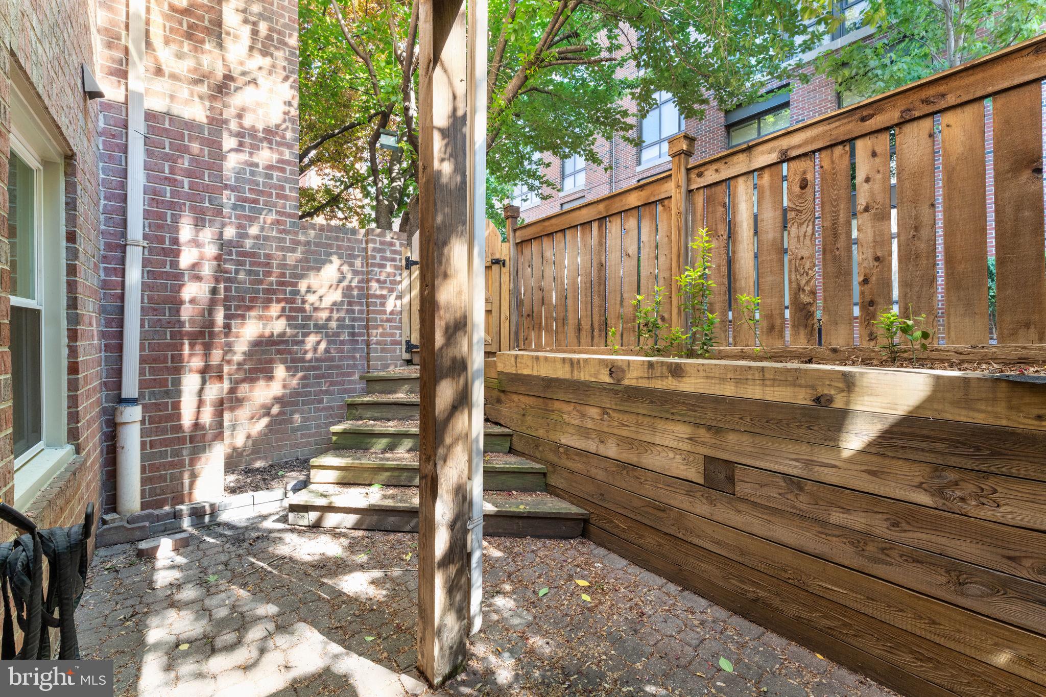 TOWNES OF BALLSTON - Residential