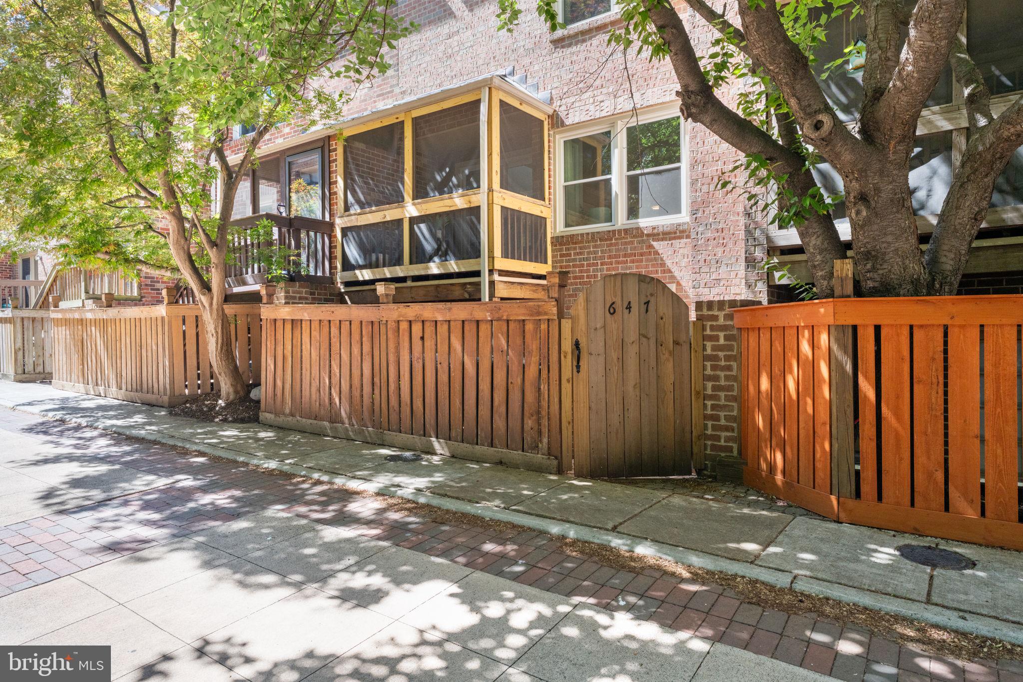 TOWNES OF BALLSTON - Residential
