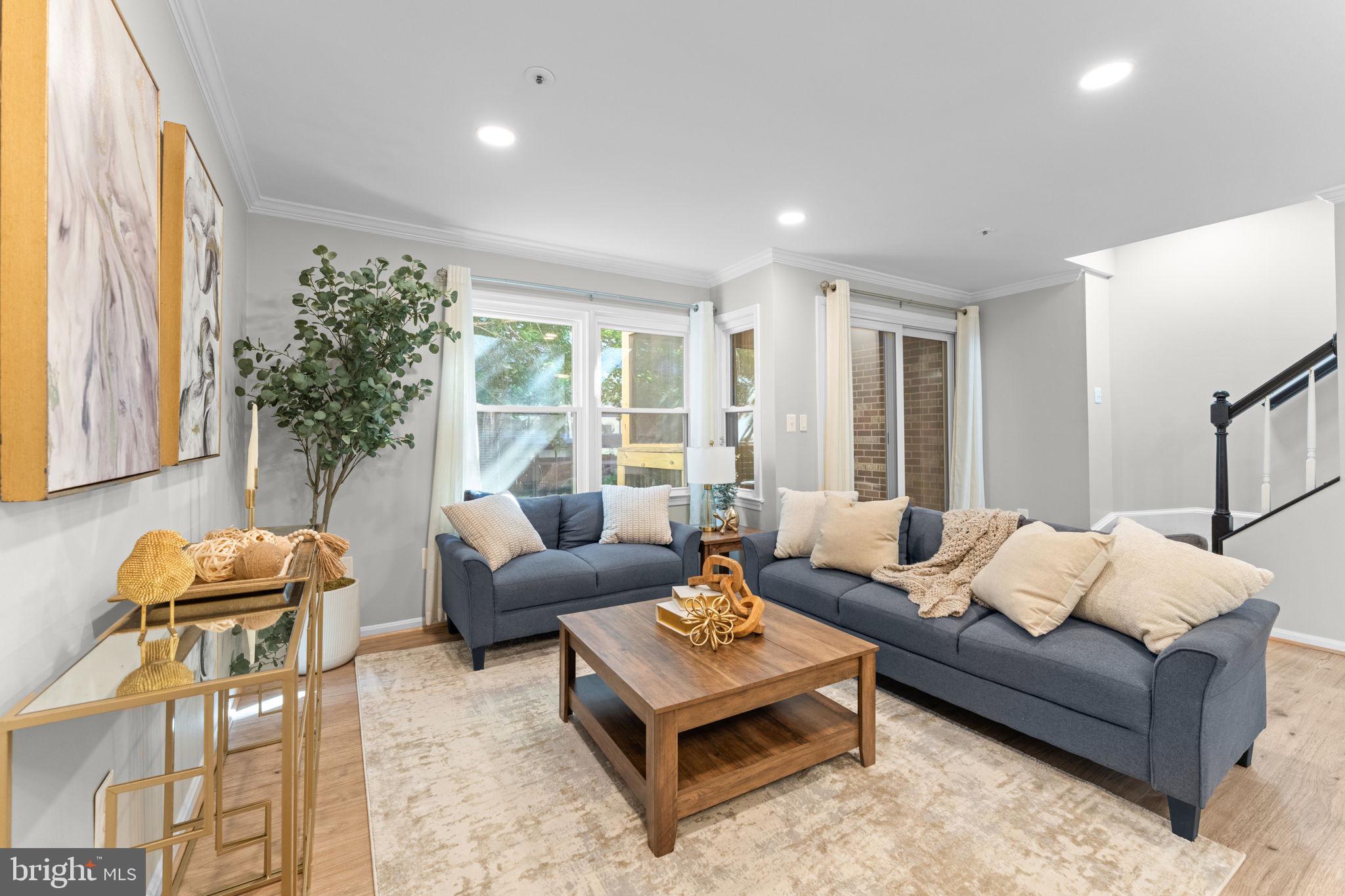 TOWNES OF BALLSTON - Residential