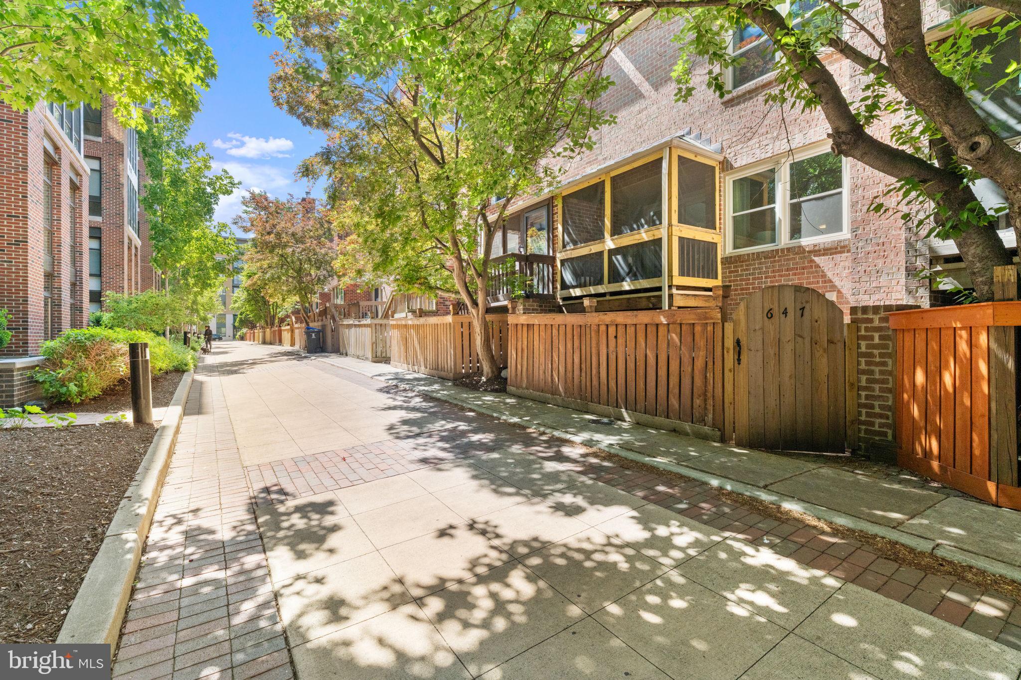 TOWNES OF BALLSTON - Residential