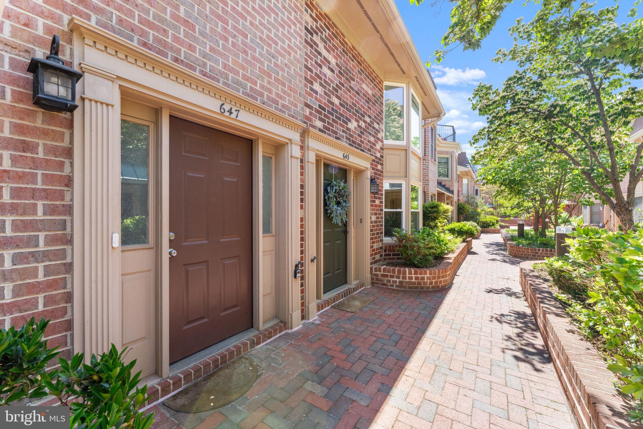 TOWNES OF BALLSTON - Residential