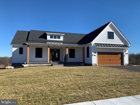 111 ONYX DRIVE 55 HANOVER PA 17331