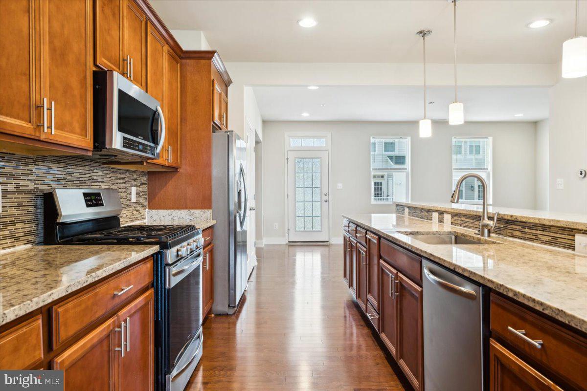 WESTVIEW SOUTH - Residential Lease