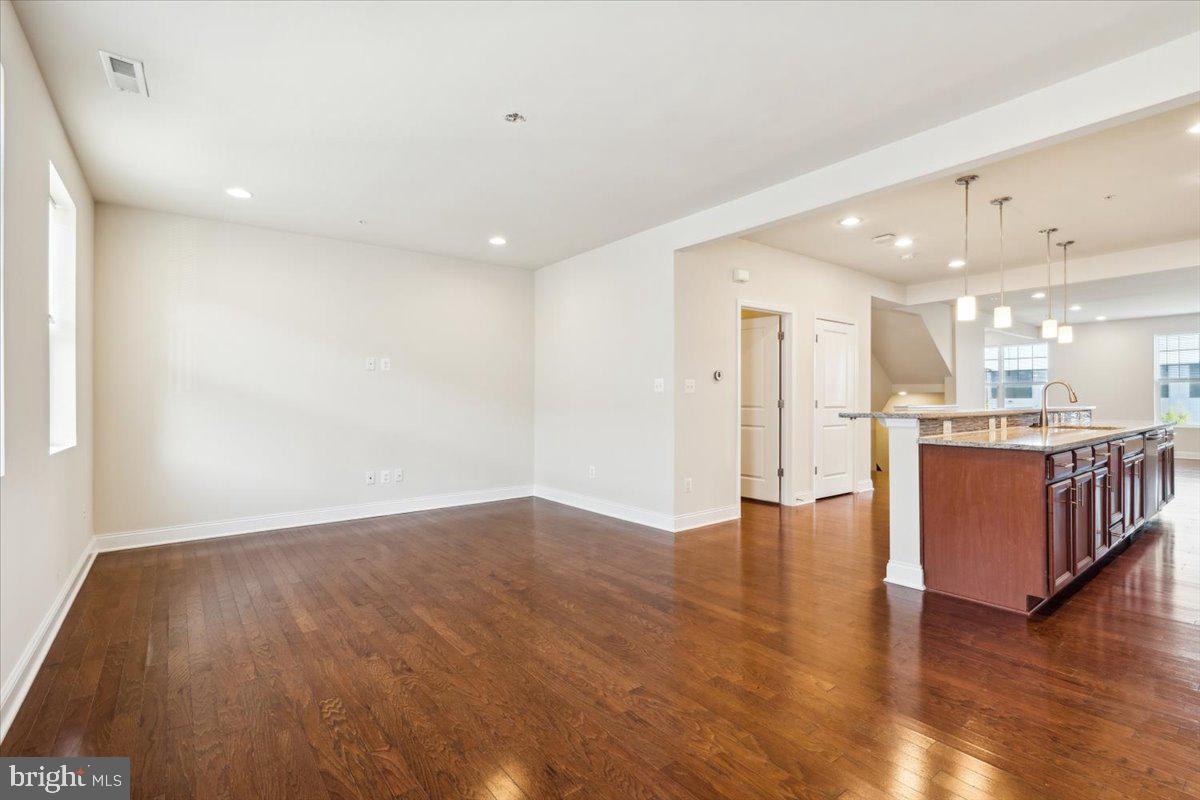 WESTVIEW SOUTH - Residential Lease