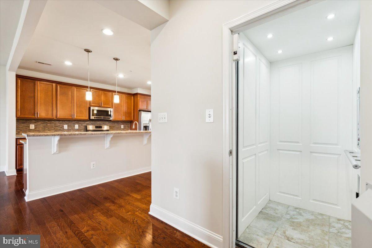 WESTVIEW SOUTH - Residential Lease