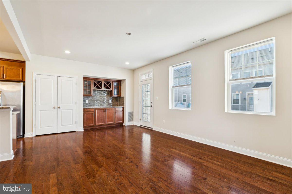 WESTVIEW SOUTH - Residential Lease