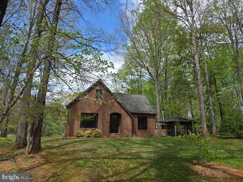 Photo of 5060 Ridgeview Road, REVA, VA 22735 (MLS # VAMA2002720)