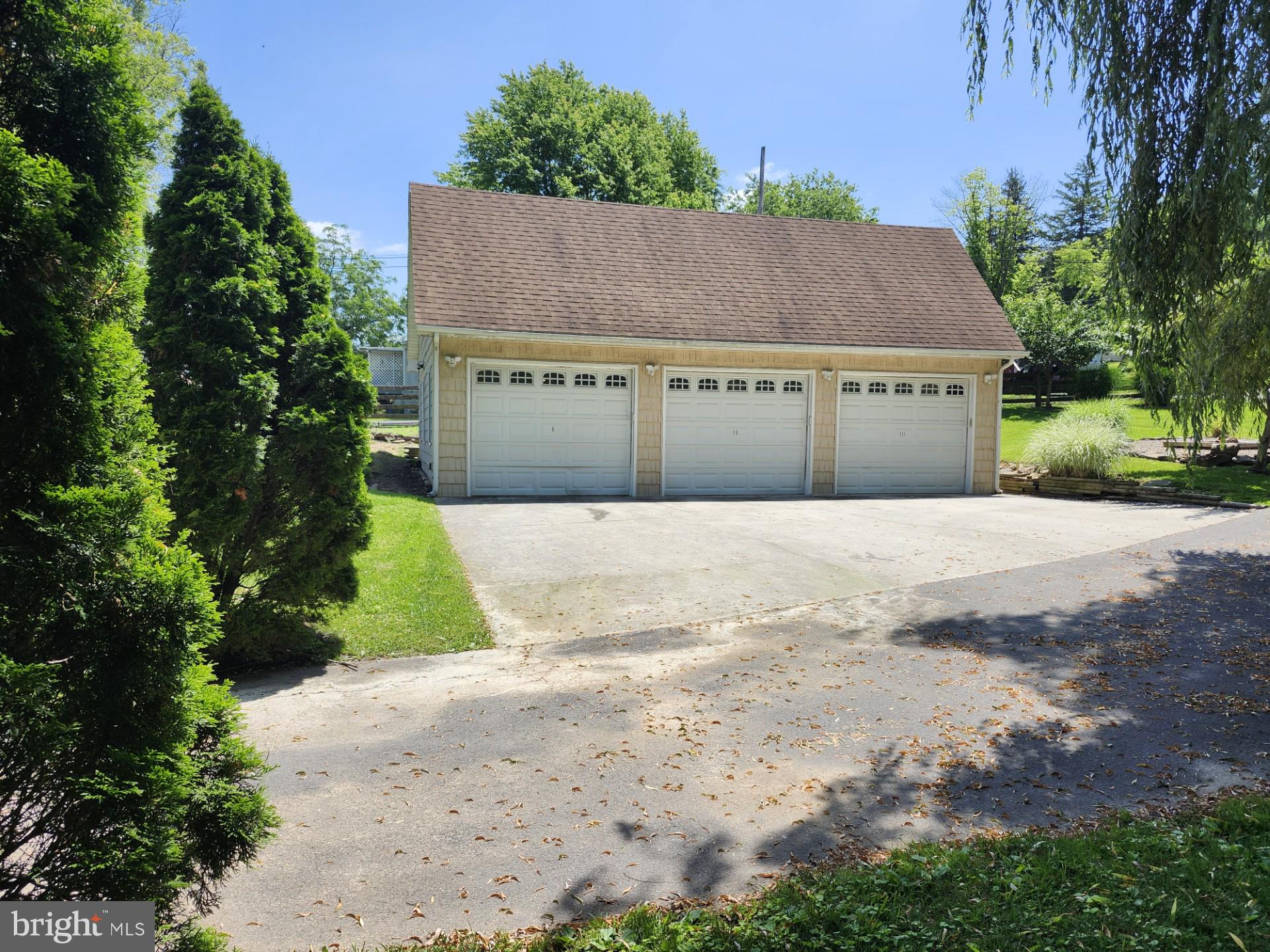 505 W GRAVEL LANE