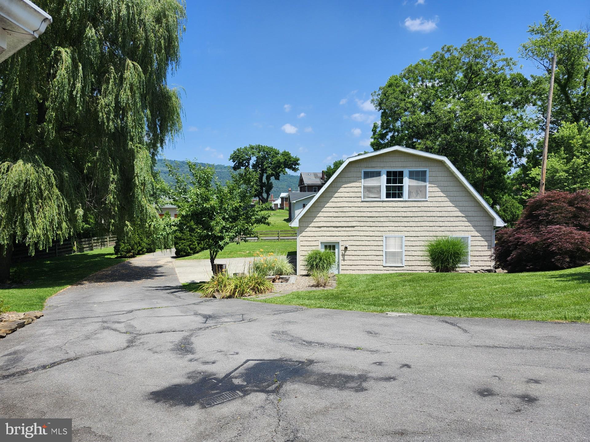 505 W GRAVEL LANE