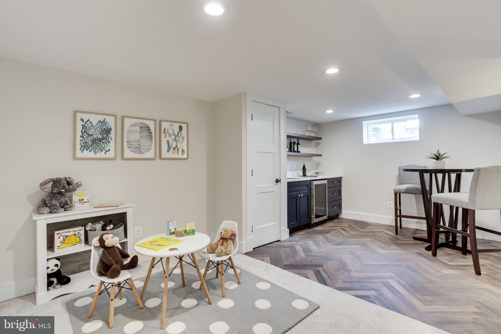 GARDEN CITY - Residential