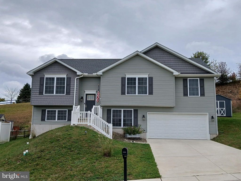Photo of 14 Ridge Vista Drive, PINE GROVE, PA 17963 (MLS # PASK2023916)