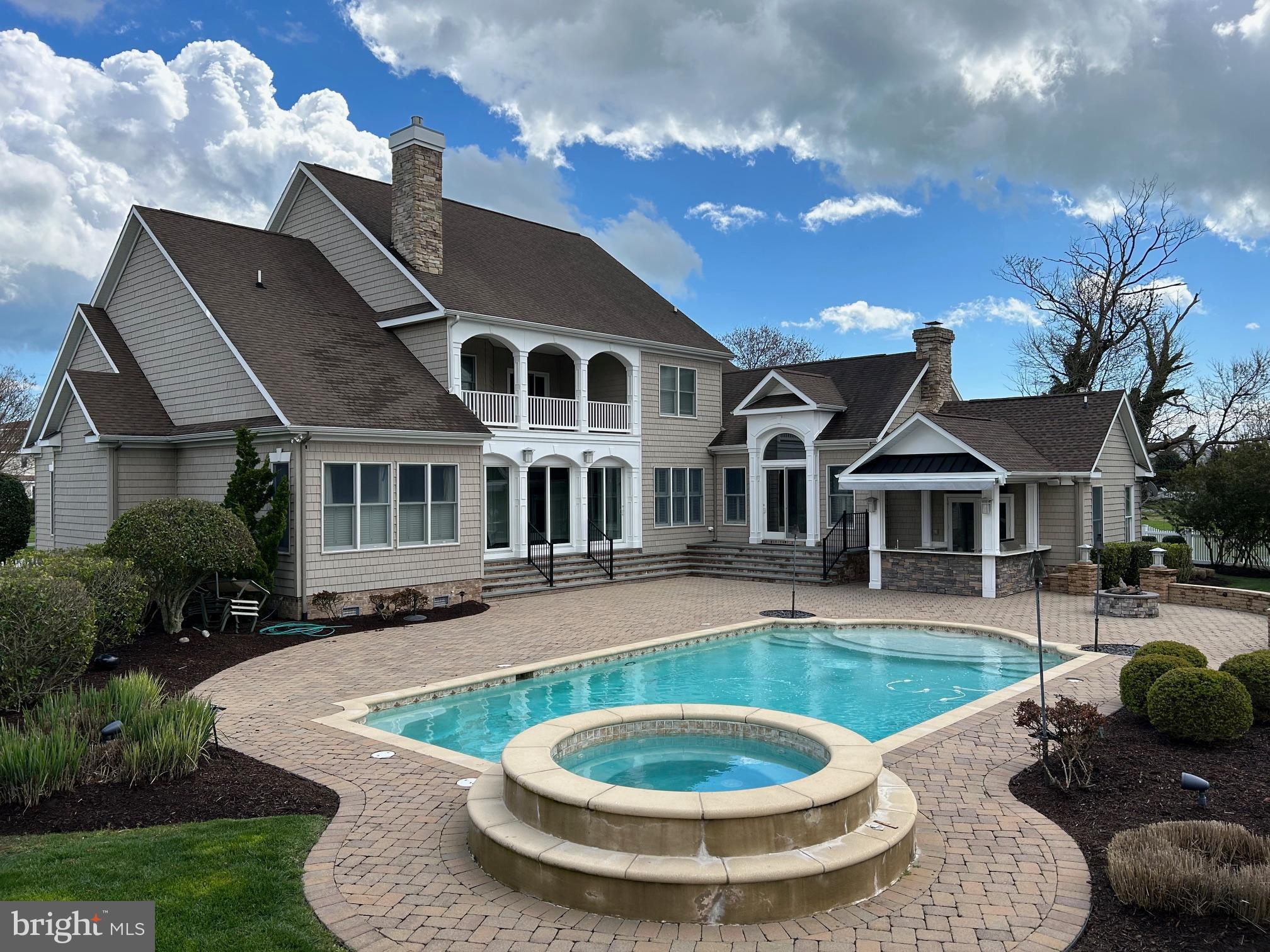 CAPTAINS HILL - Residential