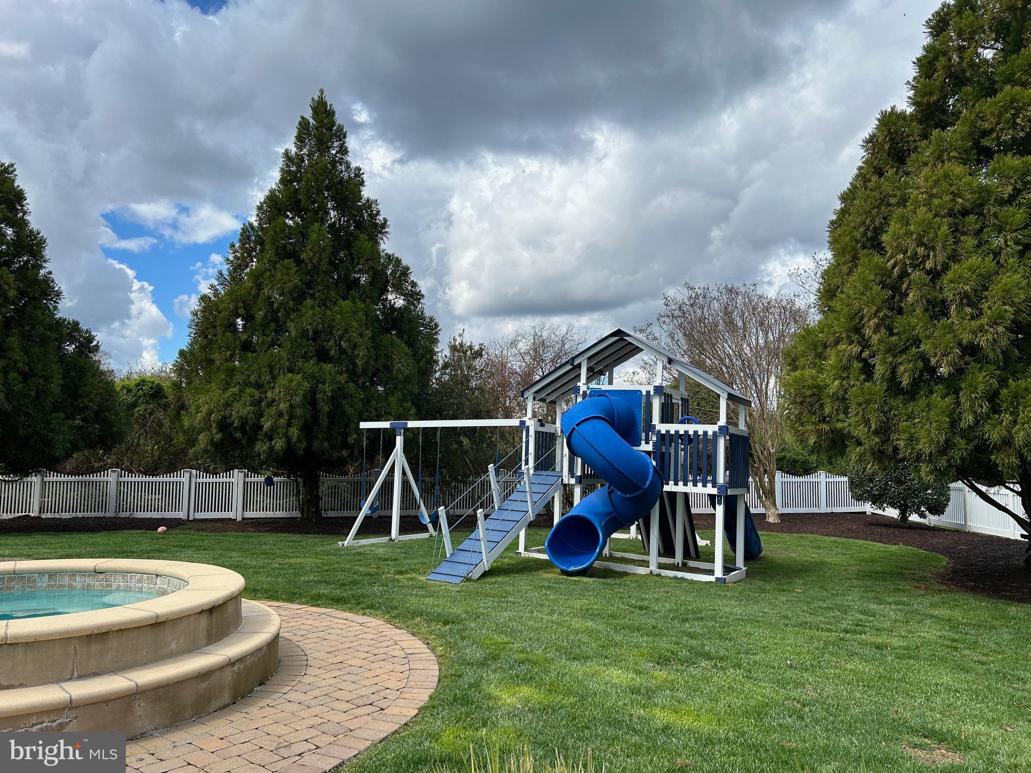 CAPTAINS HILL - Residential