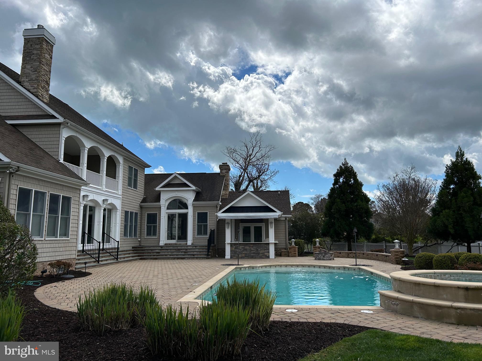 CAPTAINS HILL - Residential