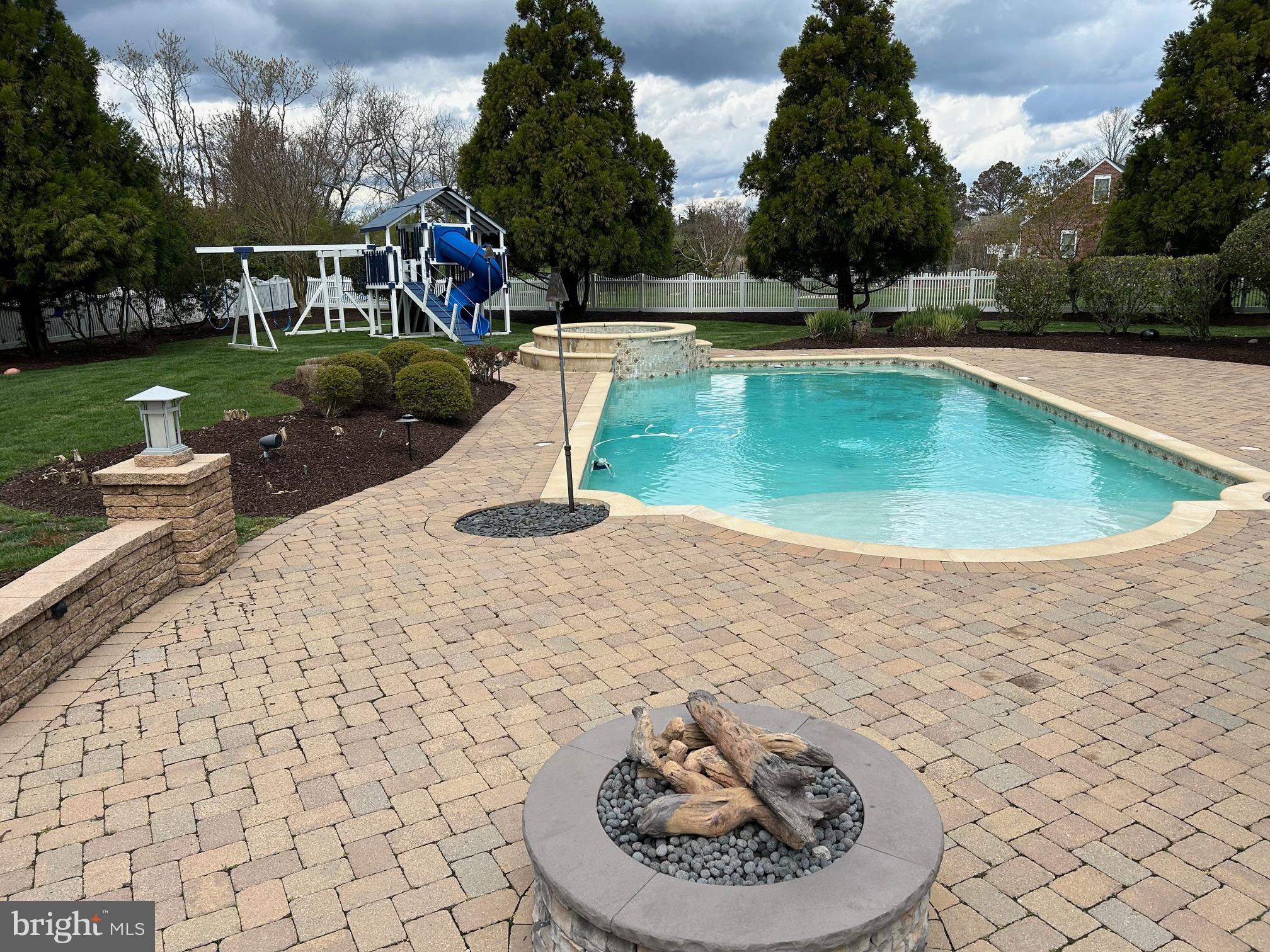 CAPTAINS HILL - Residential