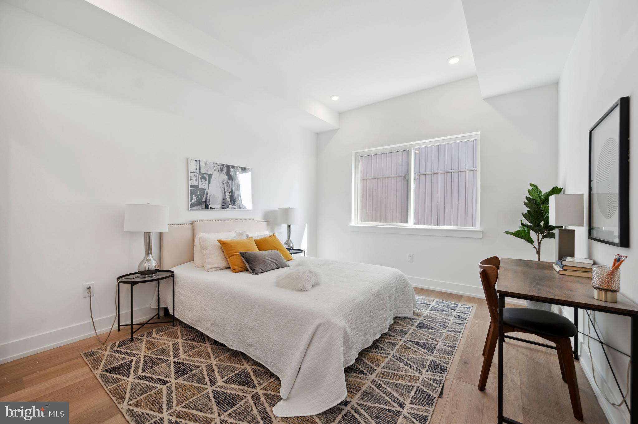 PORT RICHMOND - Residential Lease