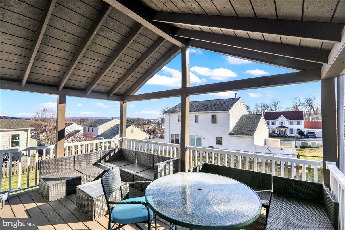 CREEKSIDE - Residential