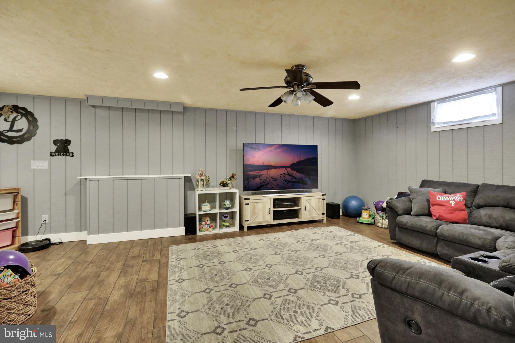 CREEKSIDE - Residential