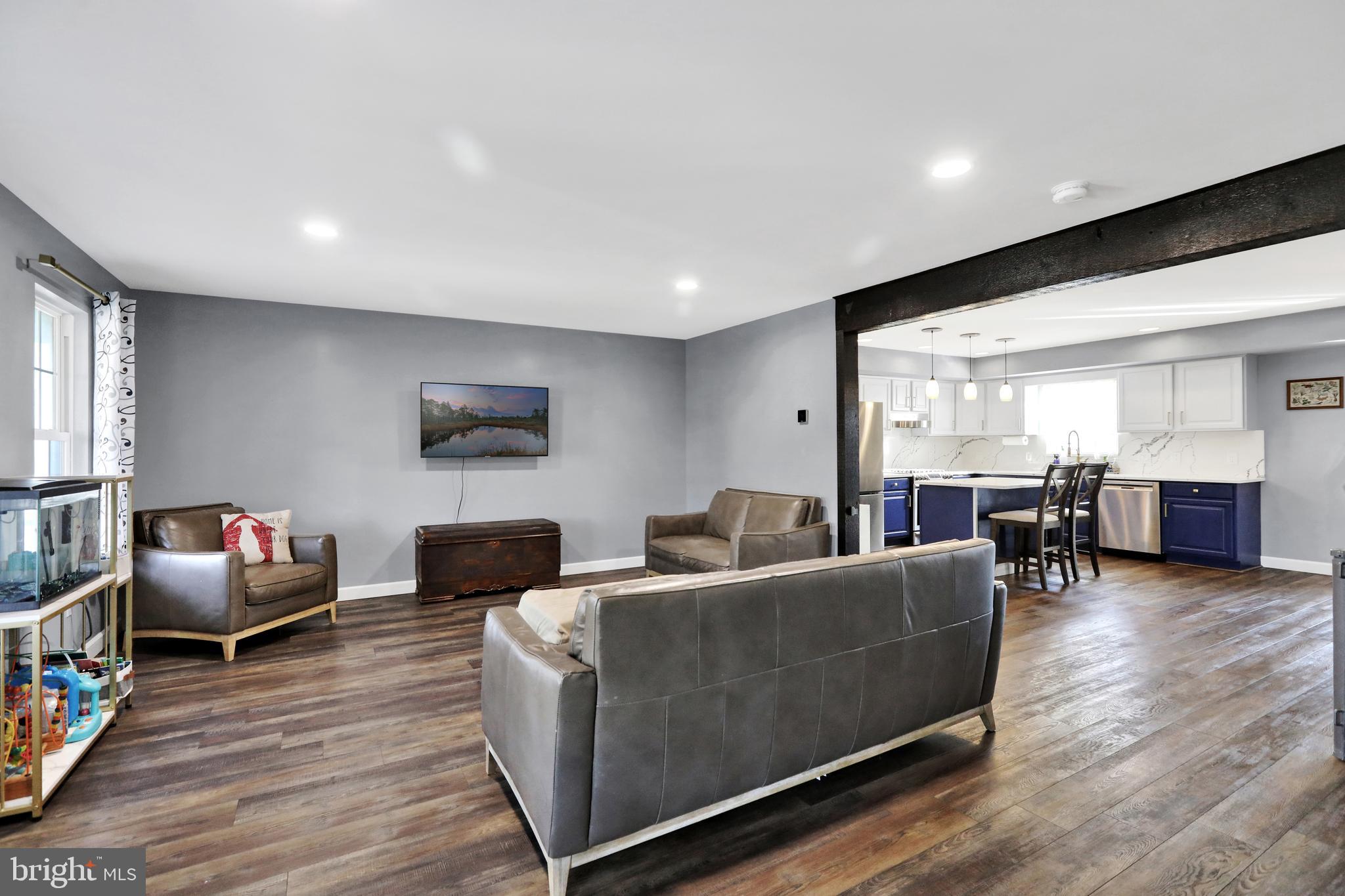 CREEKSIDE - Residential