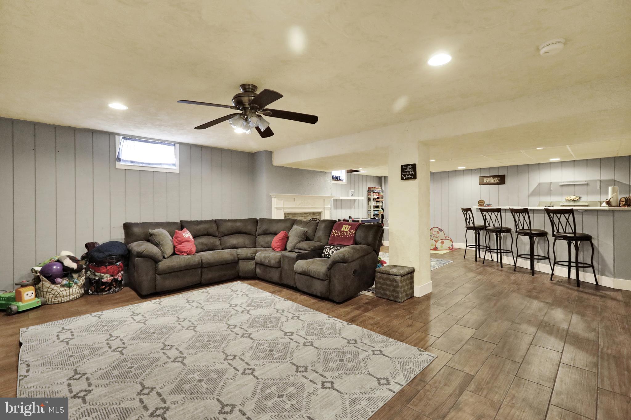 CREEKSIDE - Residential