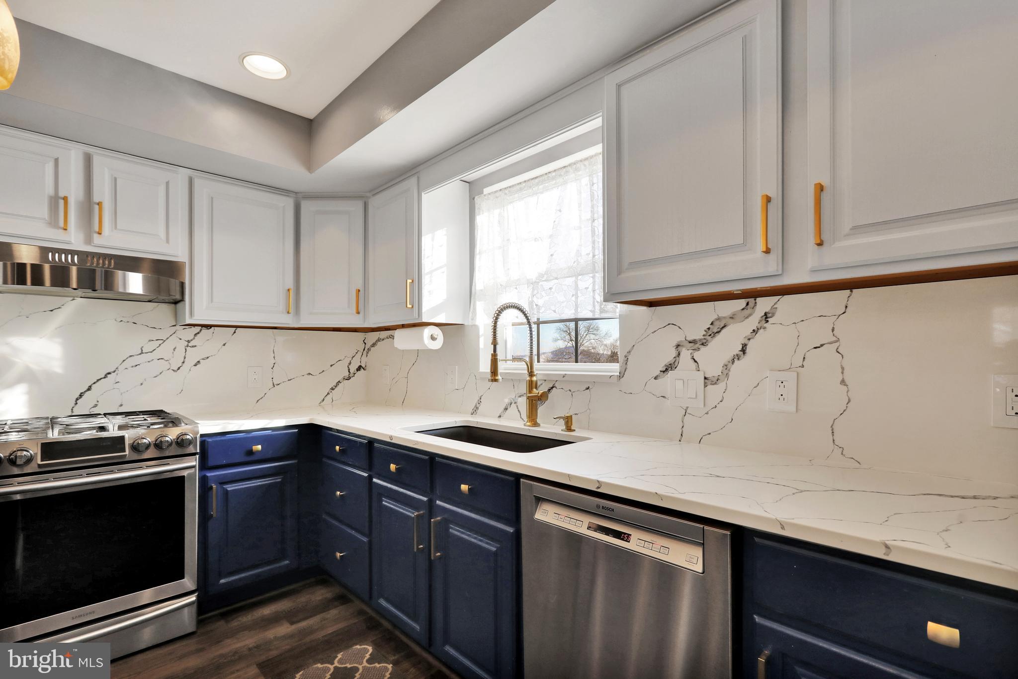 CREEKSIDE - Residential