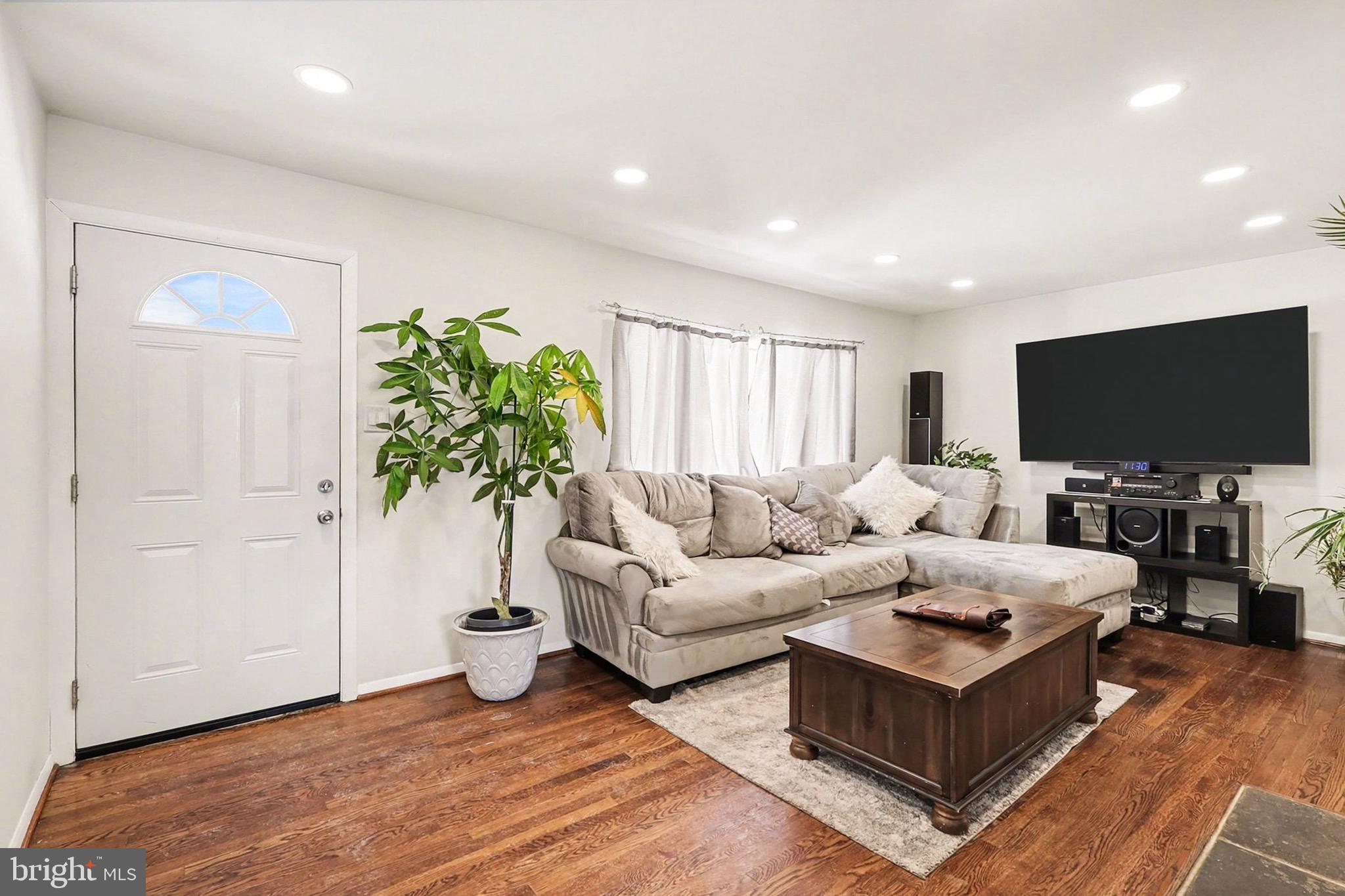 7112 DALHOUSE STREET