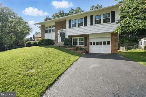 4735 Carterwood Drive, Fairfax, VA MLS: VAFX2235136