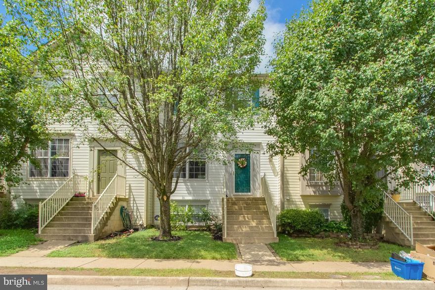 THIS SPECTACULAR TOWNHOME IS LOOKING FOR A NEW FAMILY! THE VINYL SIDING HAS BEEN FRESHLY POWERWASHED. BOTH THE FRONT AND BACK YARDS HAVE NEWLY INSTALLED LUSH SOD. LARGE DECK OVERLOOKS THE FENCED REAR YARD AND A COMMON AREA WITH TREES. THERE IS AN ABUNDANCE OF VISITOR PARKING! THE INTERIOR IS FULL OF BRIGHTNESS DUE TO THE MANY WINDOWS THROUGHOUT THE HOME. BRAND NEW UPGRADED CARPET AND PAD HAVE JUST BEEN INSTALLED ON ALL THREE LEVELS! YOU ENTER THE HOME THRU THE LARGE LIVING ROOM.  THE GOURMET KITCHEN FEATURES "LUXURY GRADE" VINYL THAT COMPLEMENTS THE  UPGRADED APPLIANCES.  THERE ARE TWO DINING AREAS OFF OF THE KITCHEN. THIS HOME FEATURES A "BUMPOUT" ON EACH LEVEL WHICH GIVES ADDITIONAL LIVING SPACE.  THE THIRD LEVEL CONTAINS A LARGE MASTER BEDROOM WITH LOTS OF CLOSET SPACE AND A MASTER BATHROOM. . TWO ADDITIONAL BEDROOMS SHARE THE HALL  BATHROOM. IN THE LOWER LEVEL IS  AN EXTREMELY LARGE RECREATION ROOM WITH A SLIDING DOOR TO THE LEVEL AND FENCED BACKYARD.  THE LARGE UTILITY ROOM HAS THE LAUNDRY AREA AS WELL AS SPACE FOR AN ADDITIONAL BEDROOM.THE ROUGHIN BATHROOM IS LOCATED IN THIS ROOM. THE HOME IS VACANT AND THE SELLERS ARE HIGHLY MOTIVATED AND CAN SETTLE IMMEDIATELY. MBH SETTLEMENTS IN LAKE RIDGE IS PREFERRED.