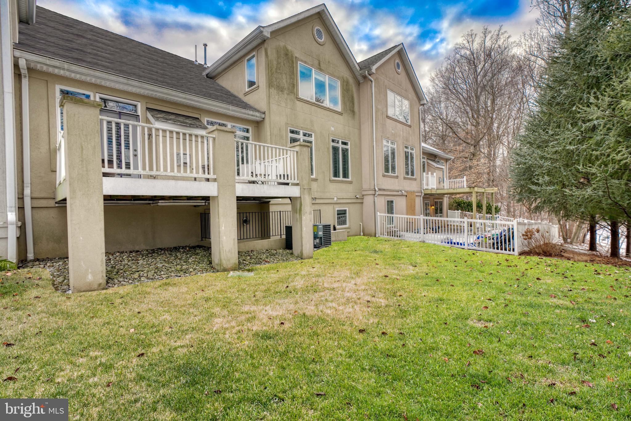 ROCKLAND RIDGE - Residential