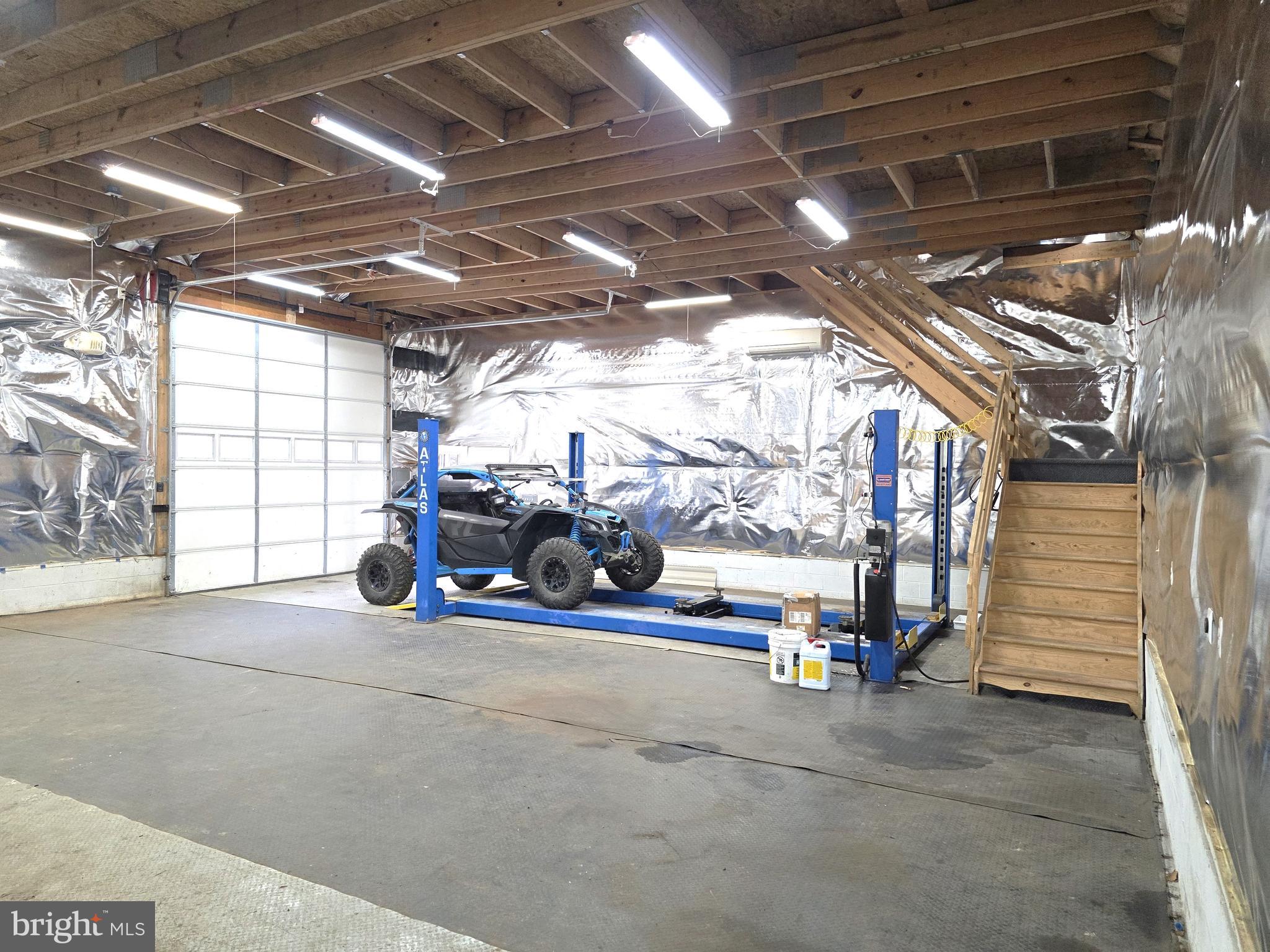 HILLS CORNER ESTATES - Residential