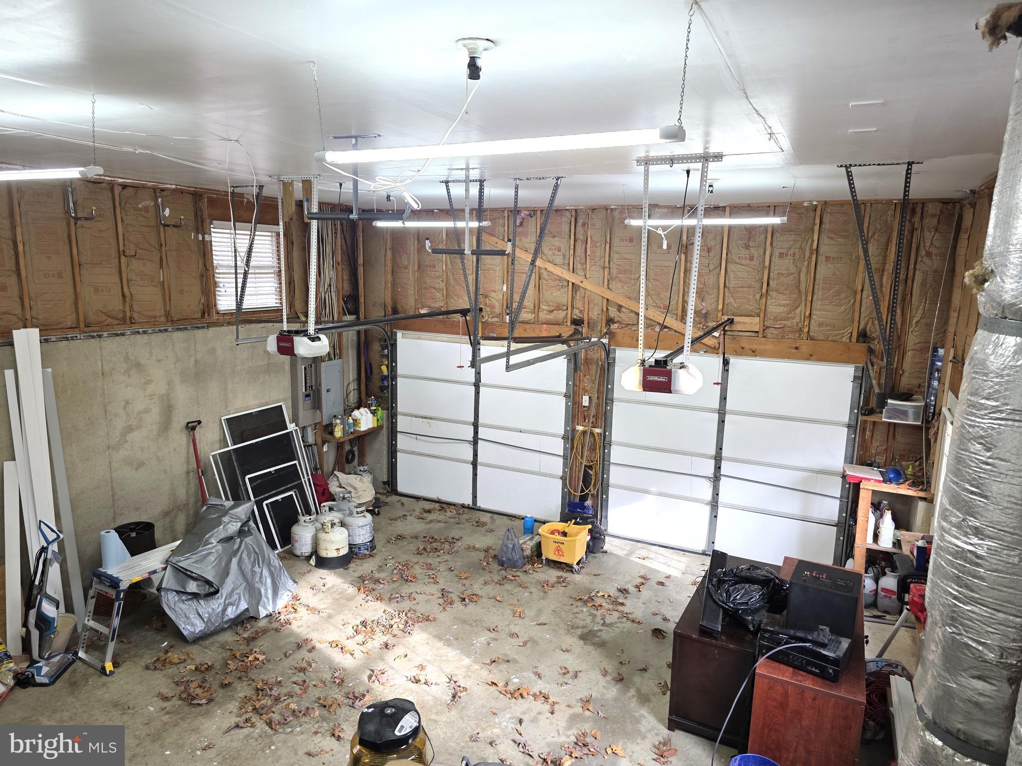 HILLS CORNER ESTATES - Residential