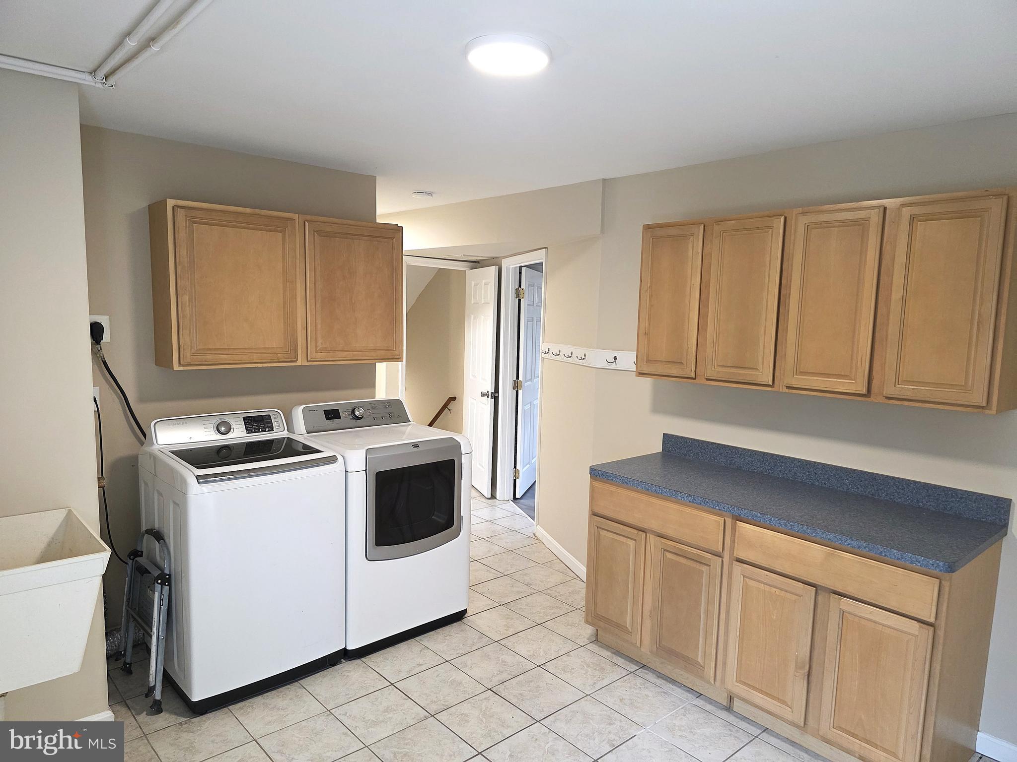 HILLS CORNER ESTATES - Residential