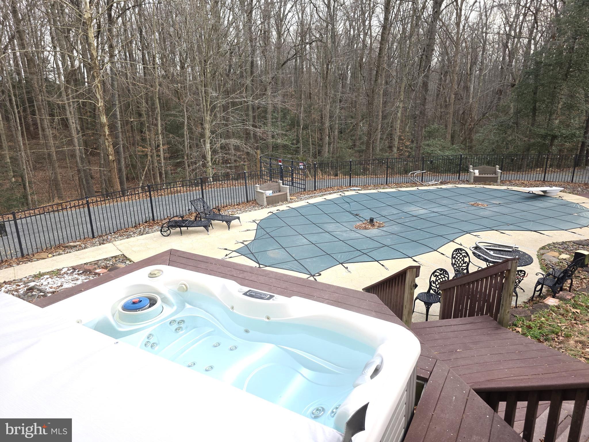 HILLS CORNER ESTATES - Residential