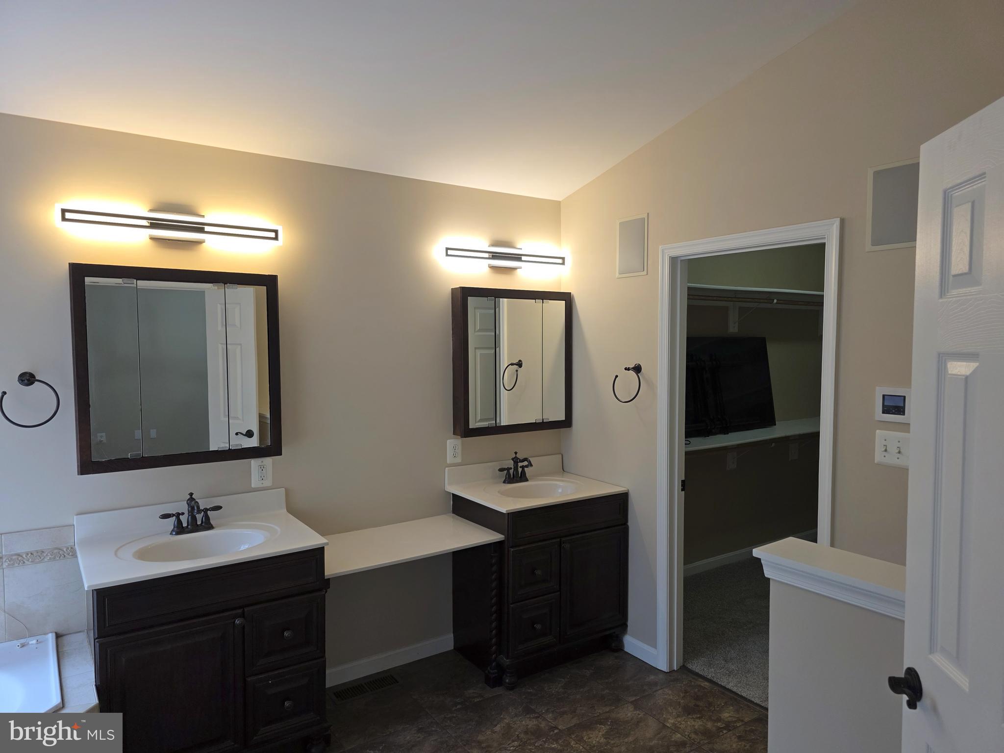 HILLS CORNER ESTATES - Residential