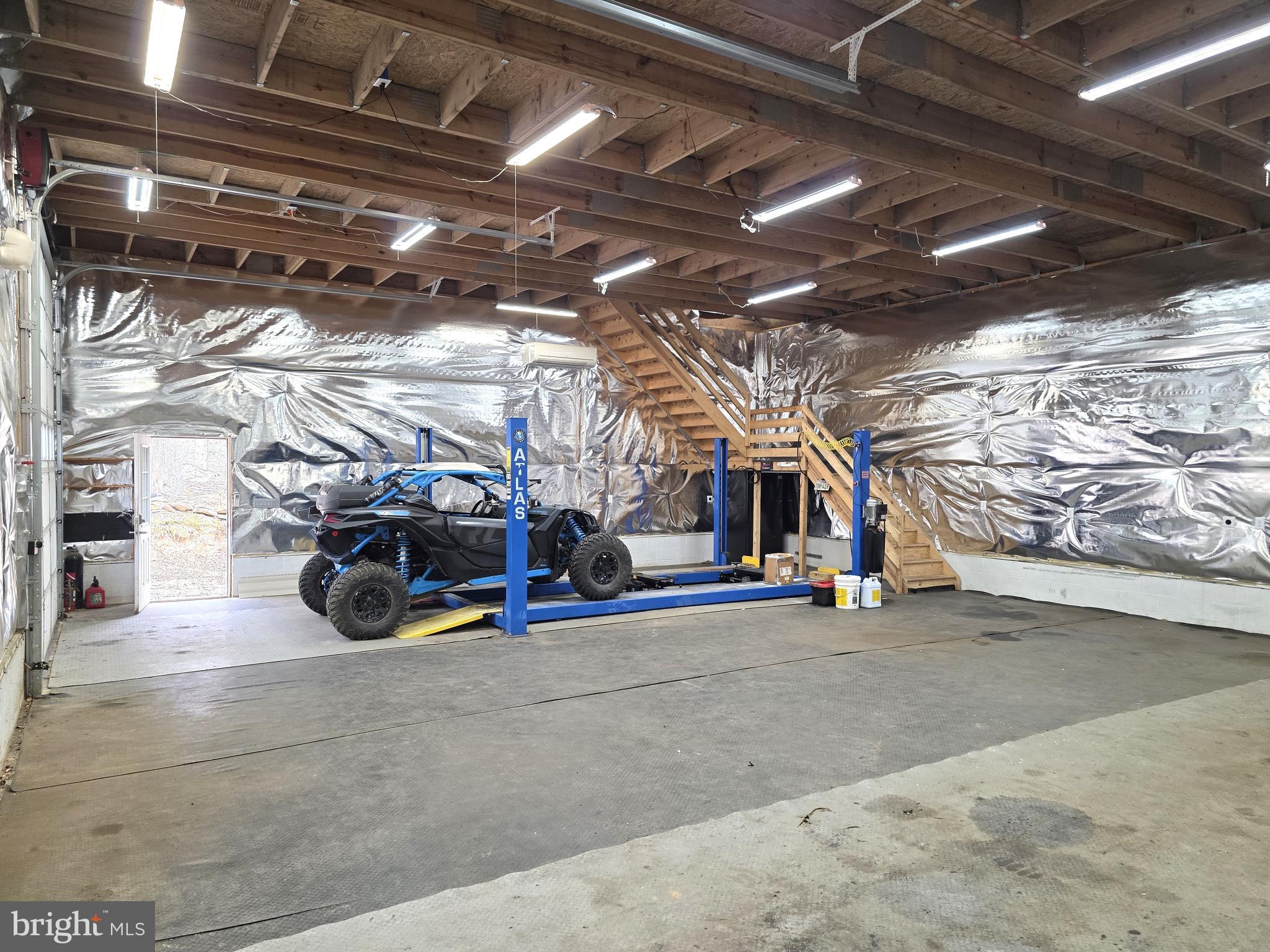 HILLS CORNER ESTATES - Residential