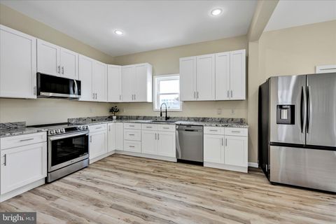 48 N RAILROAD AVENUE FRACKVILLE PA 17931