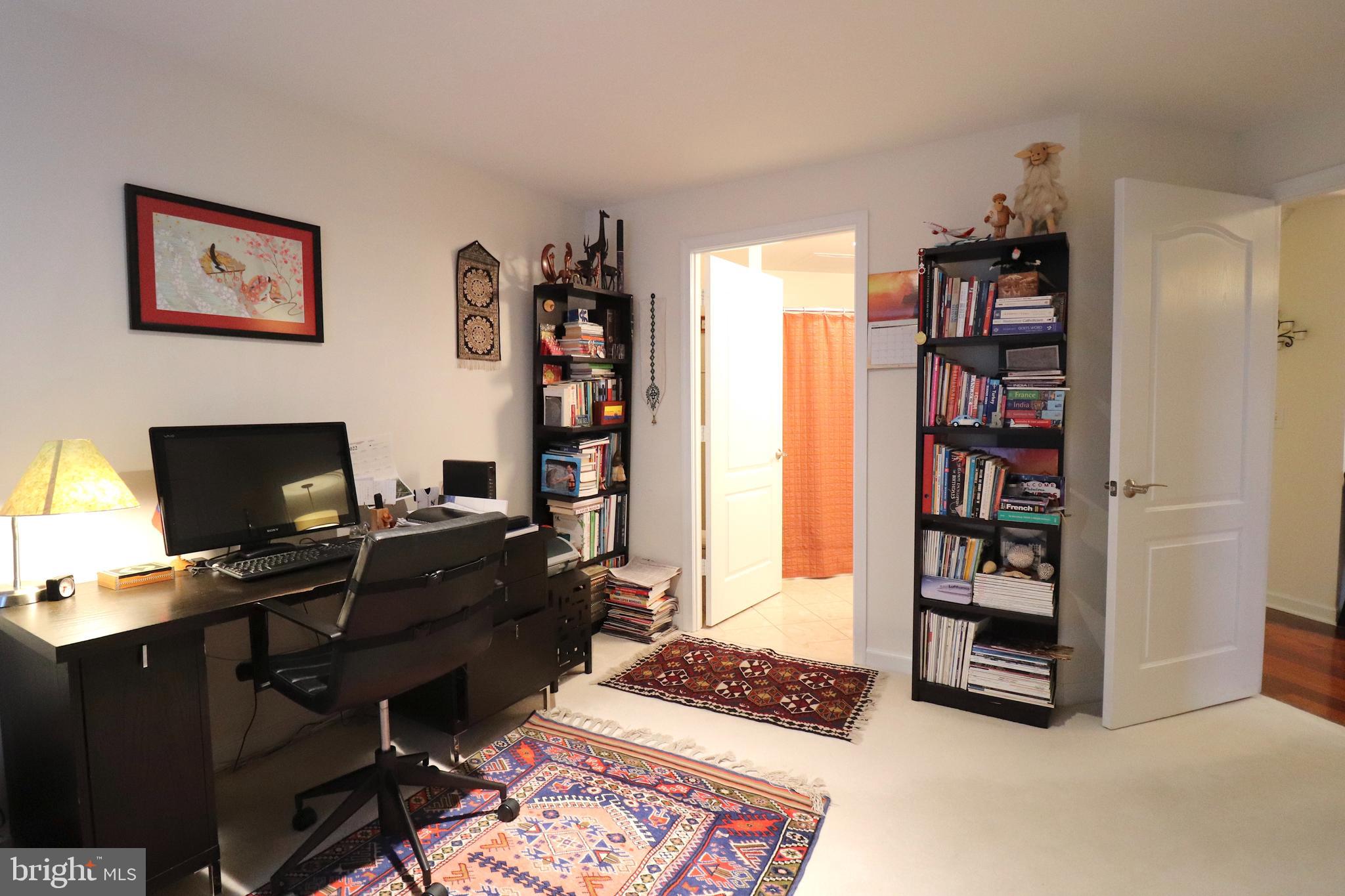 VIRGINIA SQUARE - Residential