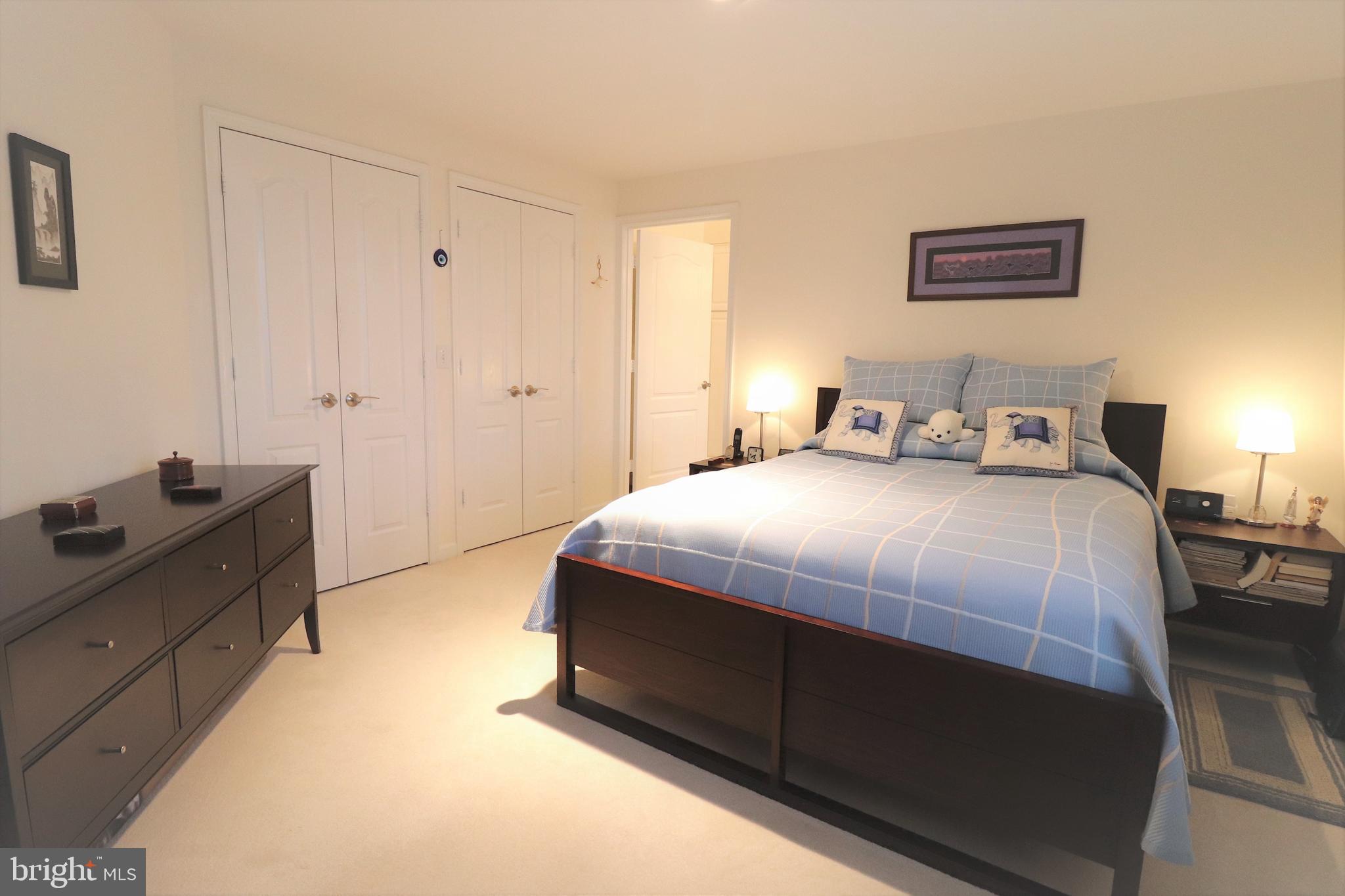 VIRGINIA SQUARE - Residential