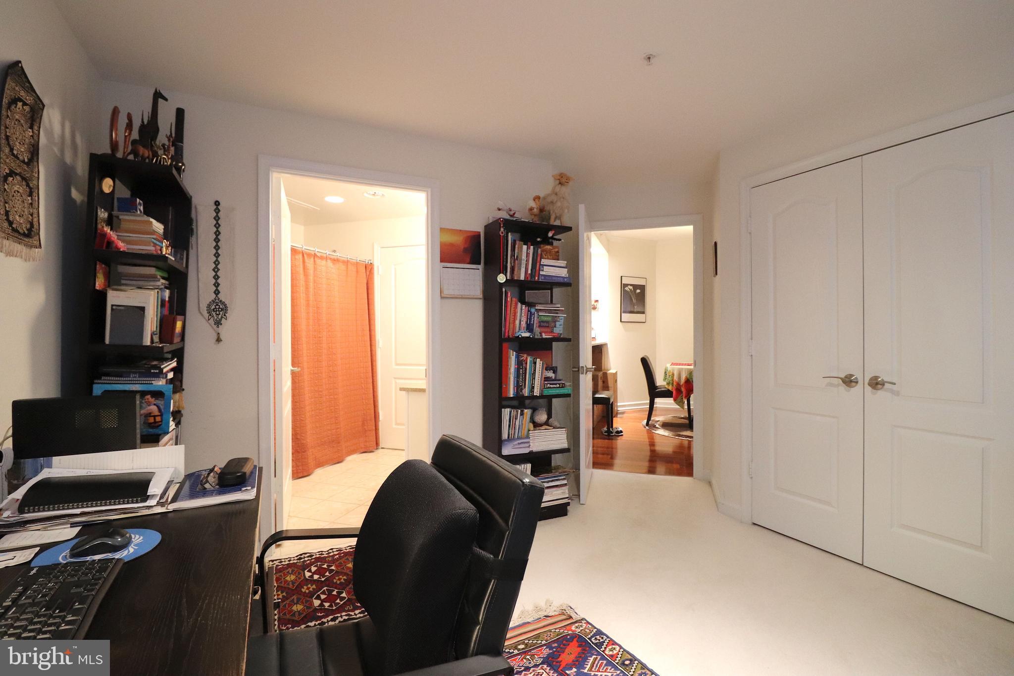 VIRGINIA SQUARE - Residential