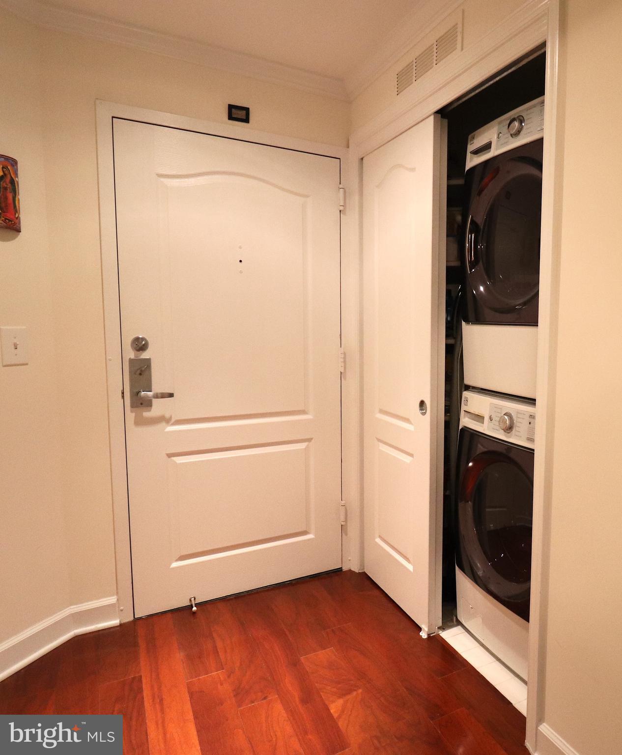 VIRGINIA SQUARE - Residential